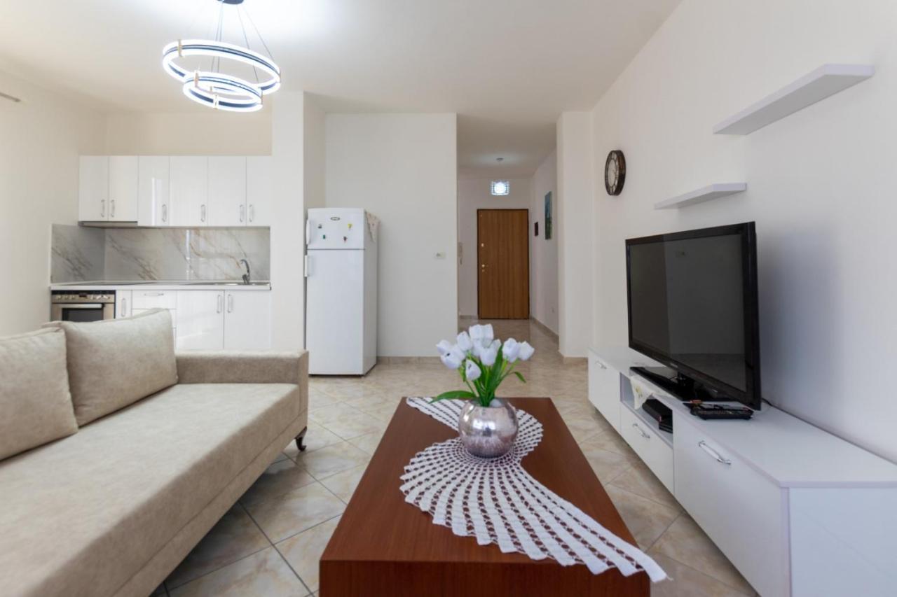 Spacious 2 Bedroom Apartment In Durres Beach Экстерьер фото